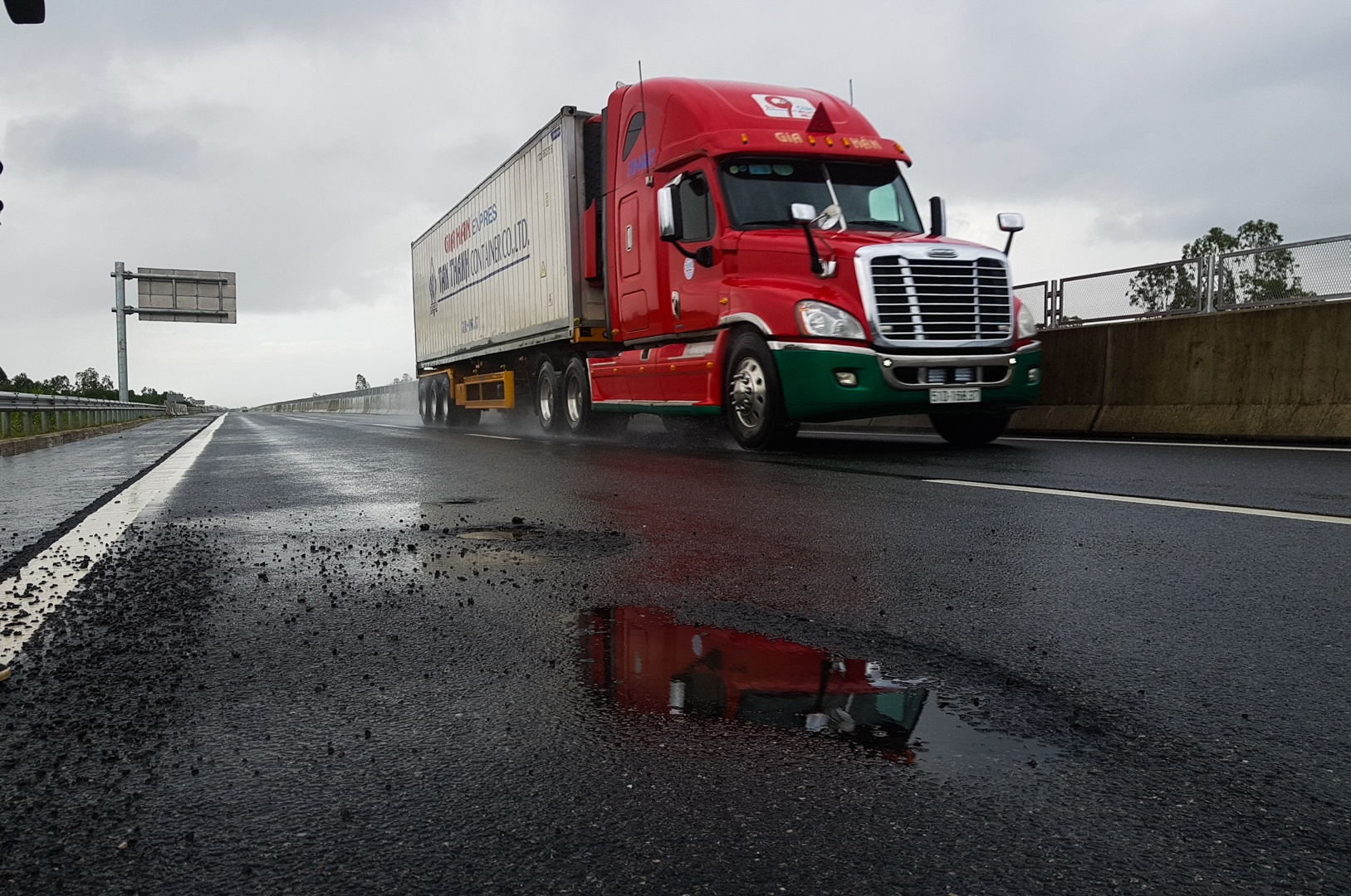 Cao toc Da Nang - Quang Ngai chi chit o ga anh 2