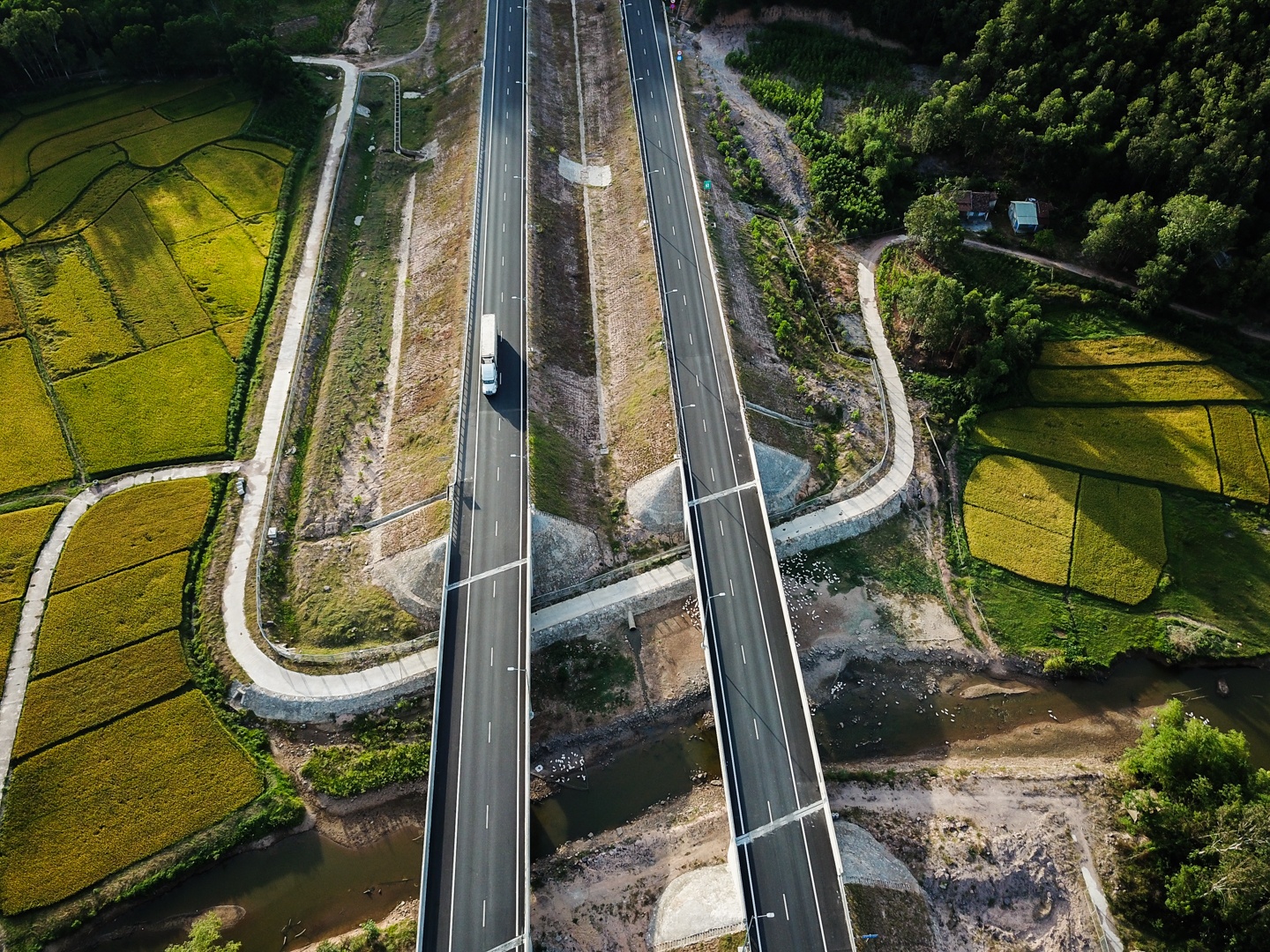 Cao toc Da Nang - Quang Ngai chi chit o ga anh 1