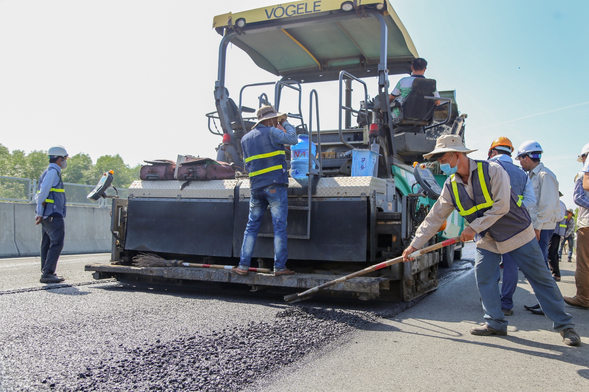 Cao toc Da Nang - Quang Ngai chi chit o ga anh 3