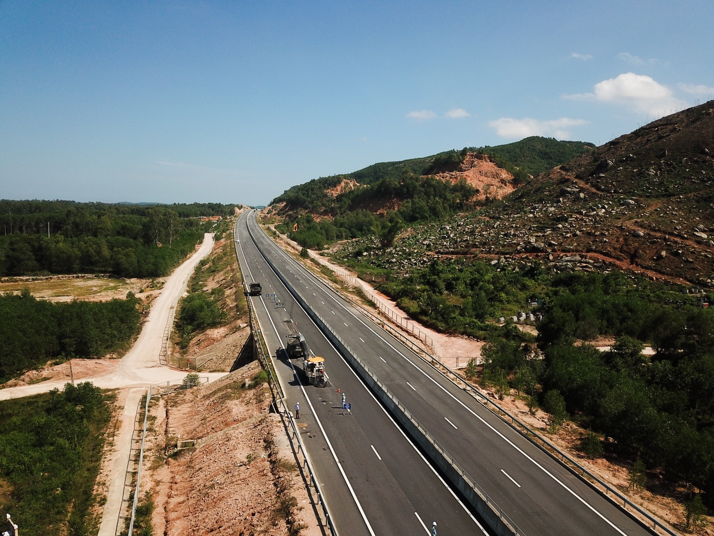 Đường cao tốc 34.500 tỷ hư hỏng sau một tháng khai thác ảnh 1 Duong cao toc 34.500 ty hu hong sau mot thang khai thac anh 1