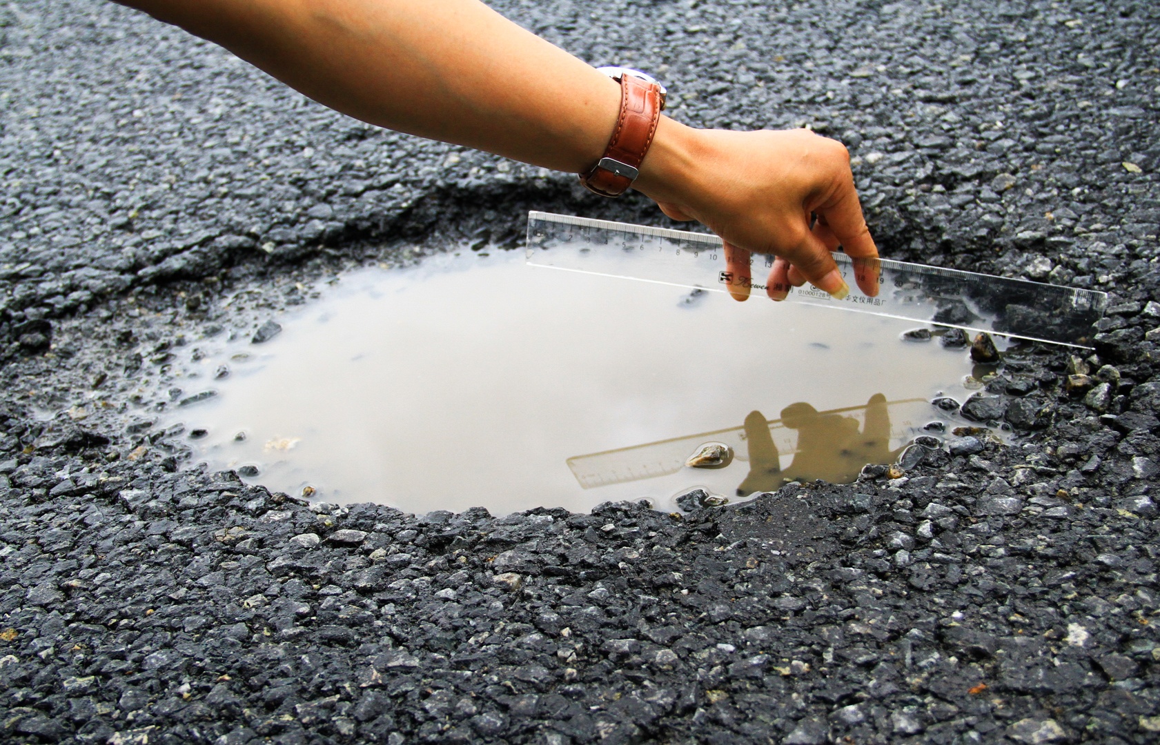 Đường cao tốc 34.500 tỷ hư hỏng sau một tháng khai thác ảnh 2 Duong cao toc 34.500 ty hu hong sau mot thang khai thac anh 2