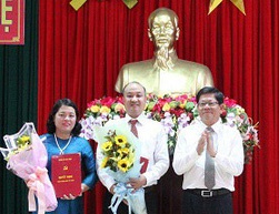 Giam doc So Tai nguyen - Moi truong Da Nang lam Bi thu quan Cam Le hinh anh