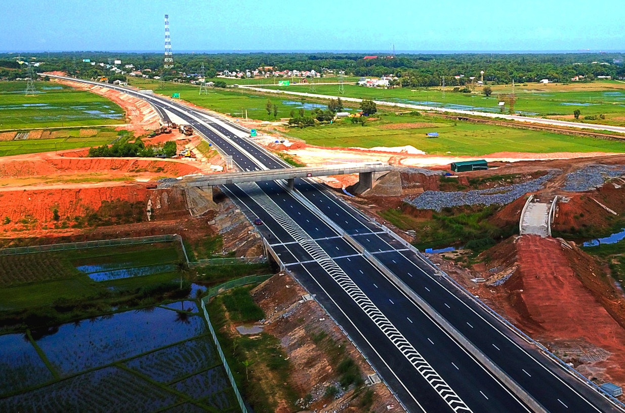 Cao toc 34.500 ty Da Nang - Quang Ngai tham dot do thi cong au? hinh anh