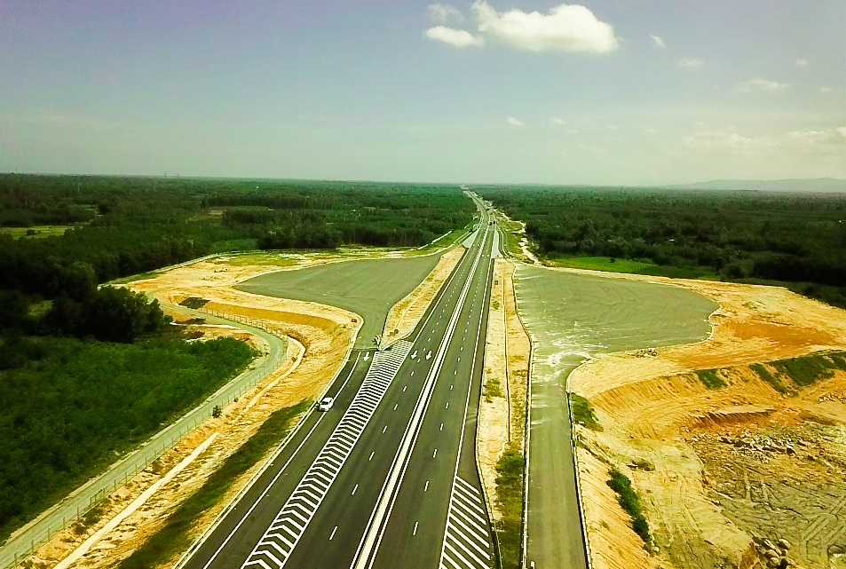 Cao toc Da Nang - Quang Ngai chi chit o ga anh 1