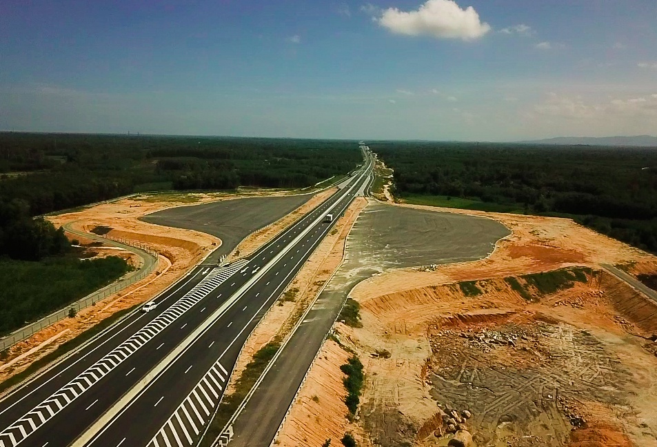 Cao tốc Đà Nẵng chi chít ổ gà ảnh 1 Cao toc Da Nang chi chit o ga anh 1