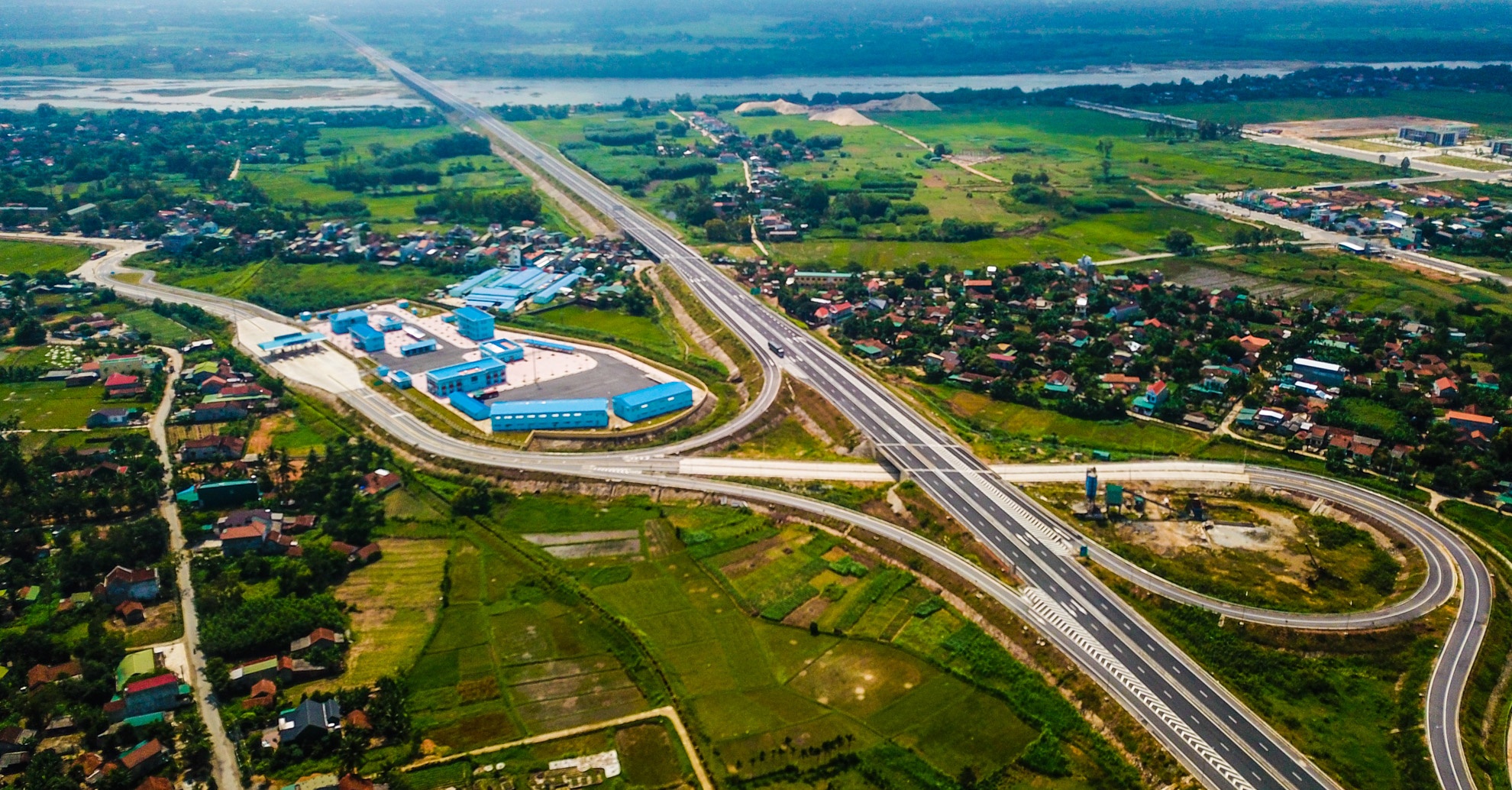 Cao tốc Đà Nẵng chi chít ổ gà ảnh 2 Cao toc Da Nang chi chit o ga anh 2