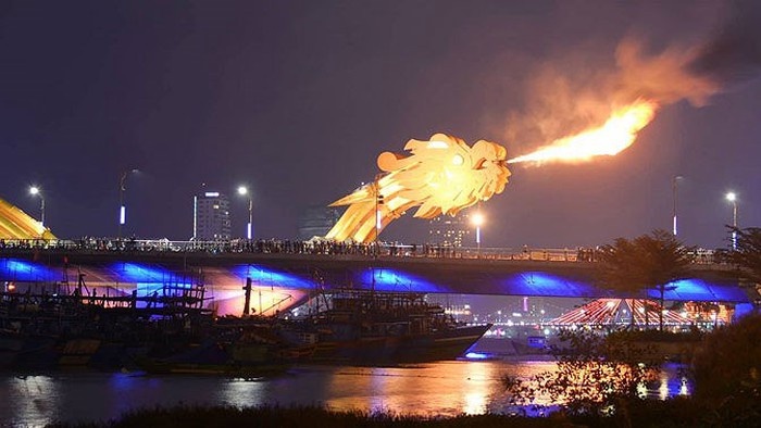 Da Nang muon co pho di bo, cho dem gan song Han hinh anh