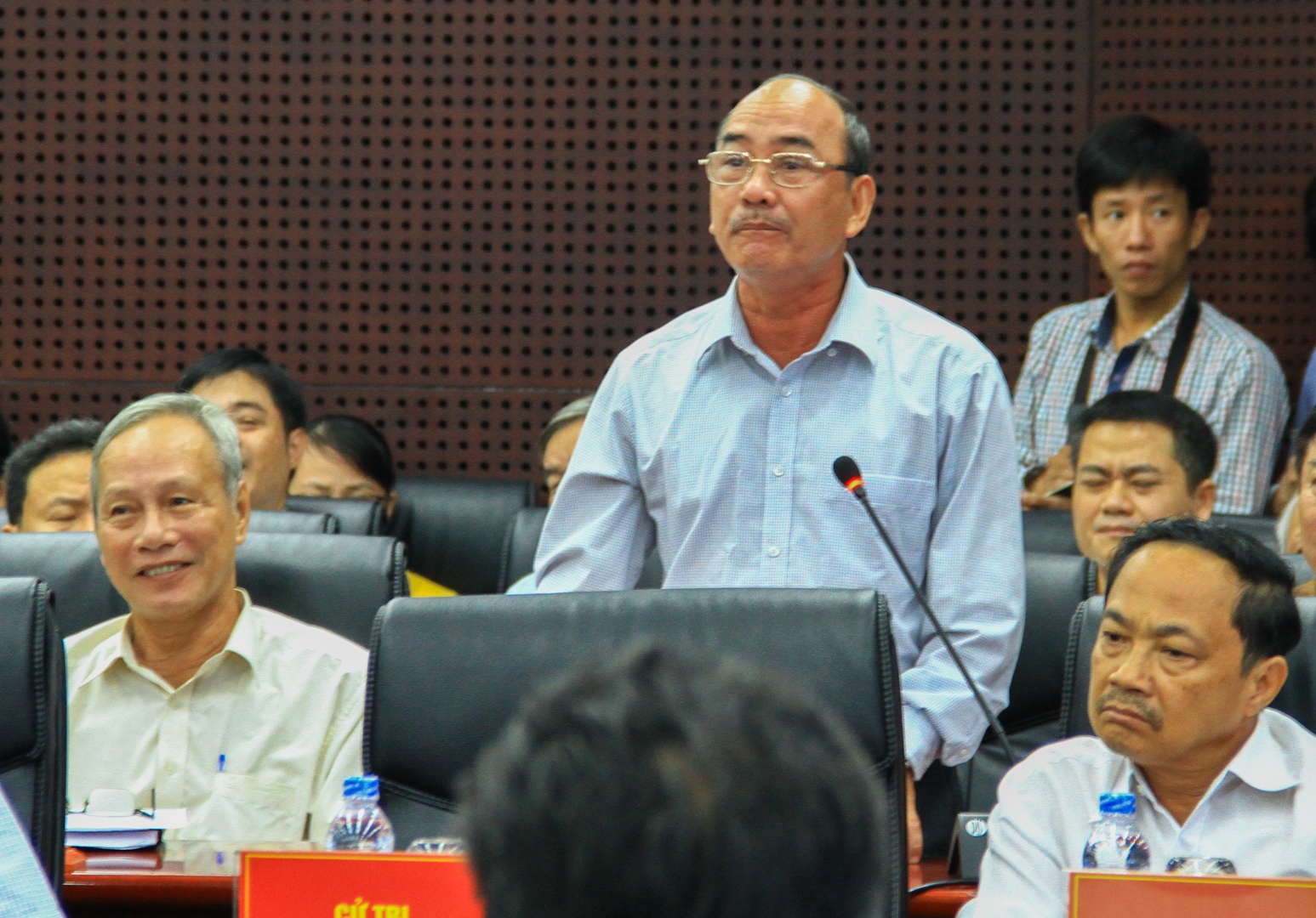 Chủ tịch Đà Nẵng ghi hình cò xe dù bến cóc ảnh 2 Chu tich Da Nang ghi hinh co xe du ben coc anh 2