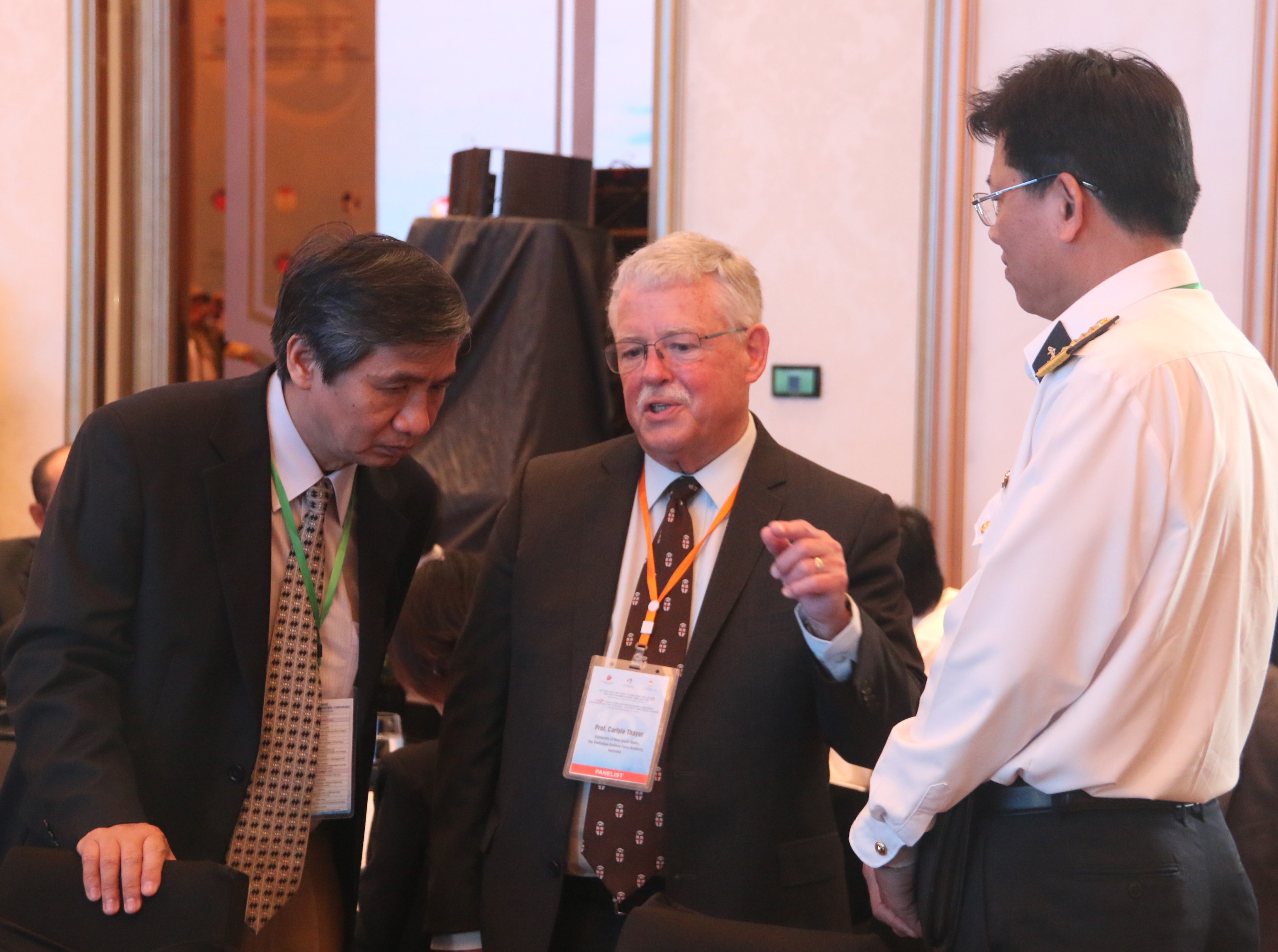 Hang tram hoc gia quoc te den Da Nang ban ve an ninh Bien Dong hinh anh