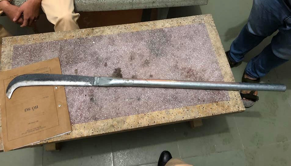 Tài xế xe tải đánh nhau giữa đường ảnh 2 Tai xe xe tai danh nhau giua duong anh 2