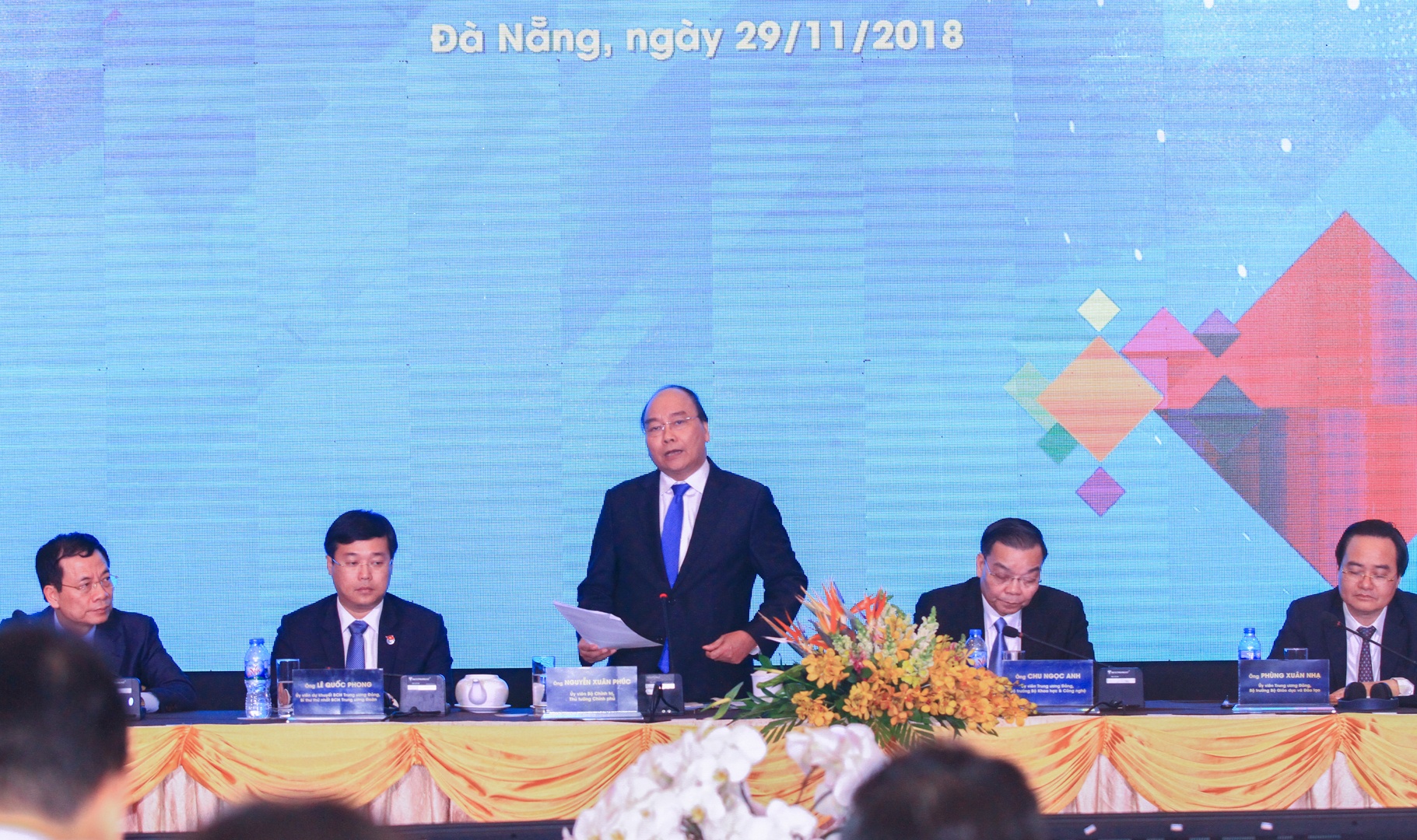 Thu tuong doi thoai voi thanh nien anh 1