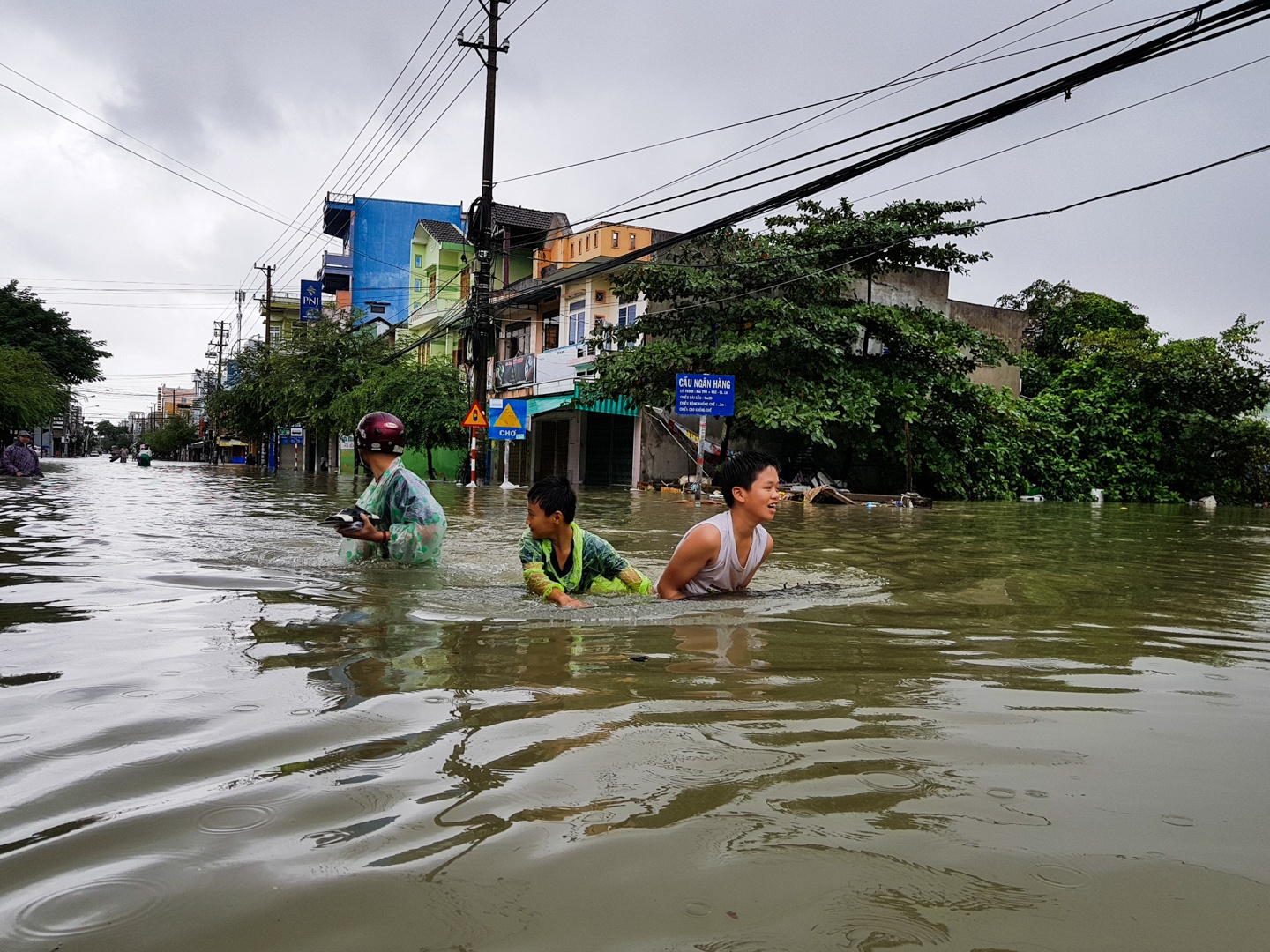Tam Kỳ thất thủ sau trận mưa lớn ảnh 12 Tam Ky that thu sau tran mua lon anh 12