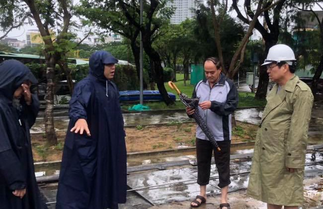 Đà Nẵng huy động người dân dọn vệ sinh sau lũ ảnh 2 Da Nang huy dong nguoi dan don ve sinh sau lu anh 2