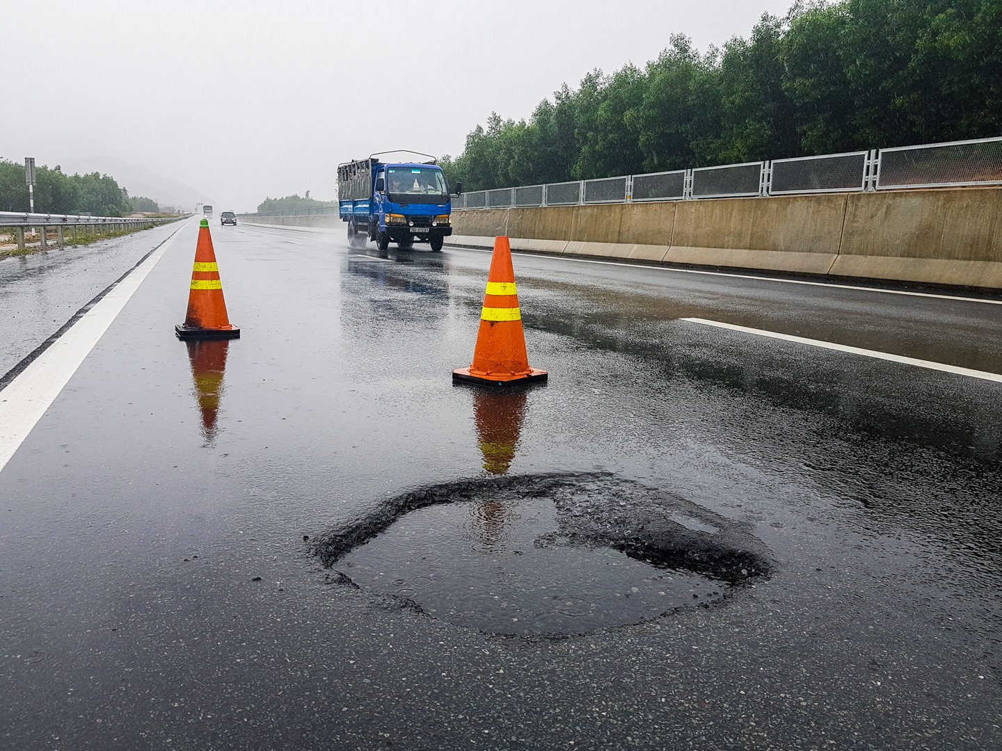 O ga chi chit tren cao toc Da Nang - Quang Ngai anh 3