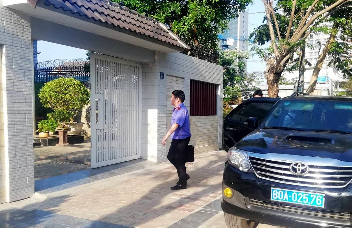 Cảnh sát đsang khám xét nhà riêng lãnh đạo Đà Nẵng ảnh 1 Canh sat dsang kham xet nha rieng lanh dao Da Nang anh 1