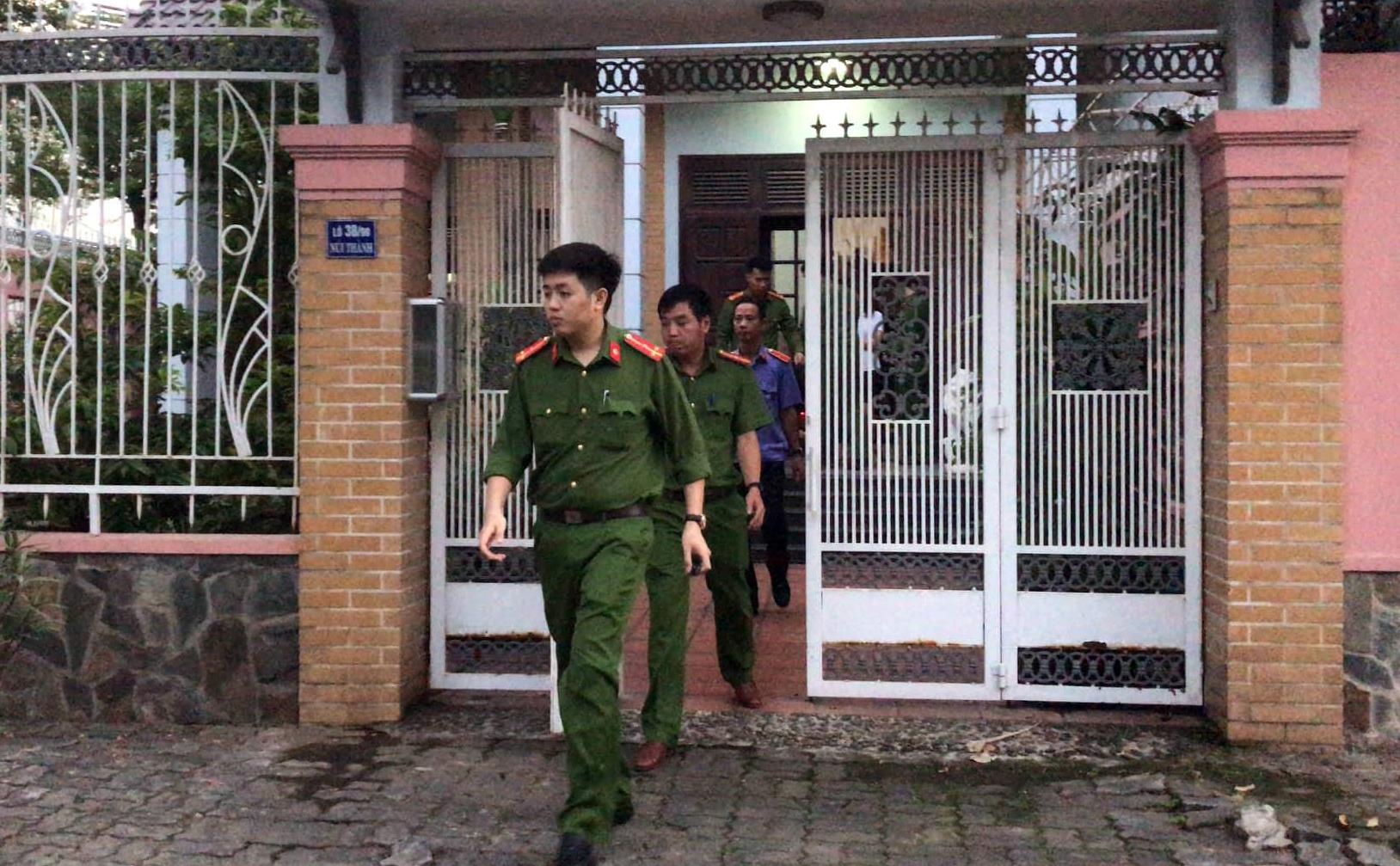 Cảnh sát đsang khám xét nhà riêng lãnh đạo Đà Nẵng ảnh 2 Canh sat dsang kham xet nha rieng lanh dao Da Nang anh 2