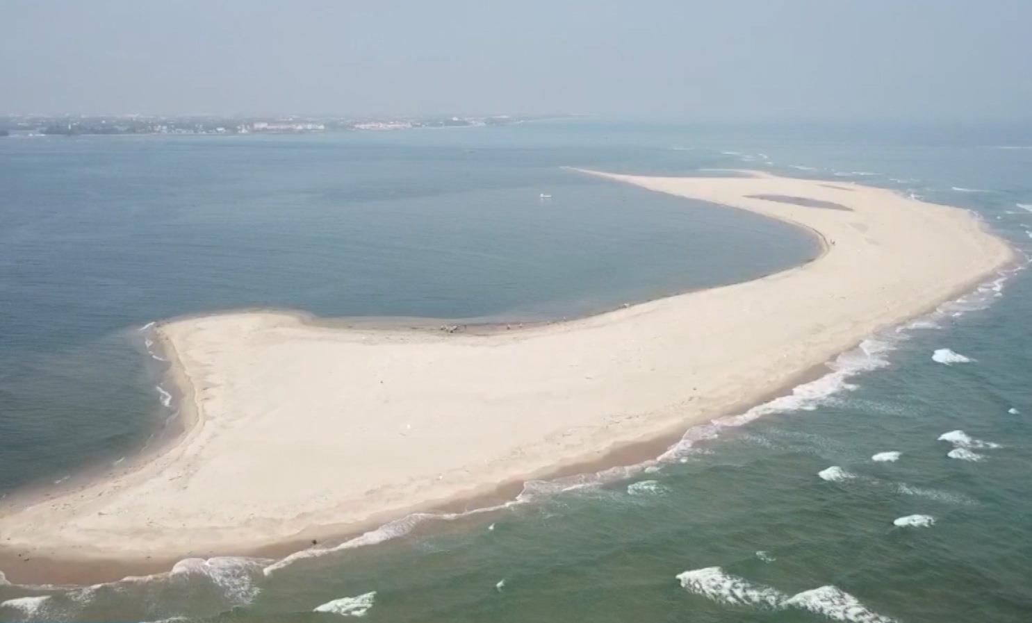 Chuyen gia Ha Lan tu van xay dao nhan tao tren con cat o Hoi An hinh anh