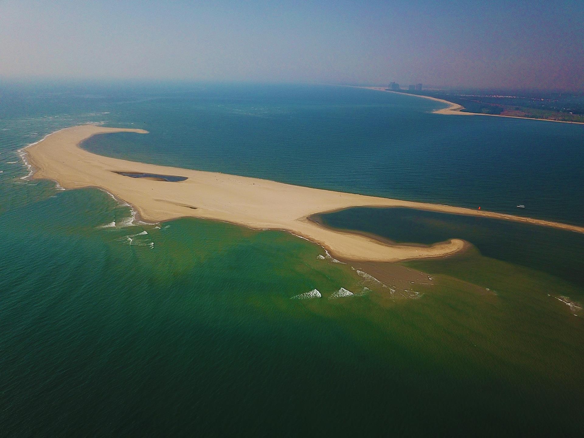 Con cat moi xuat hien ngoai khoi Cua Dai nhin tu flycam hinh anh