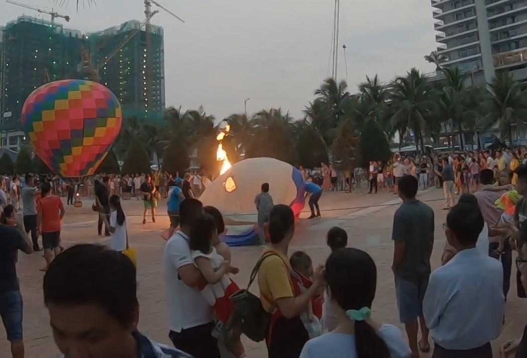 Khinh khi cau bat ngo boc chay o Da Nang hinh anh