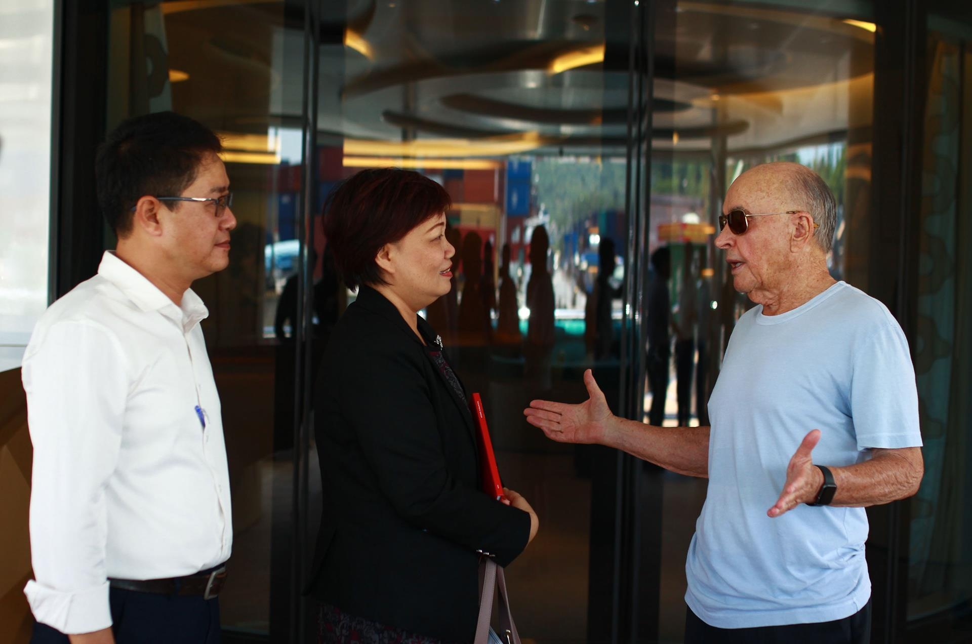 Tỷ phú người Anh đi du thuyền đến Đà Nẵng ảnh 3 Ty phu nguoi Anh di du thuyen den Da Nang anh 3