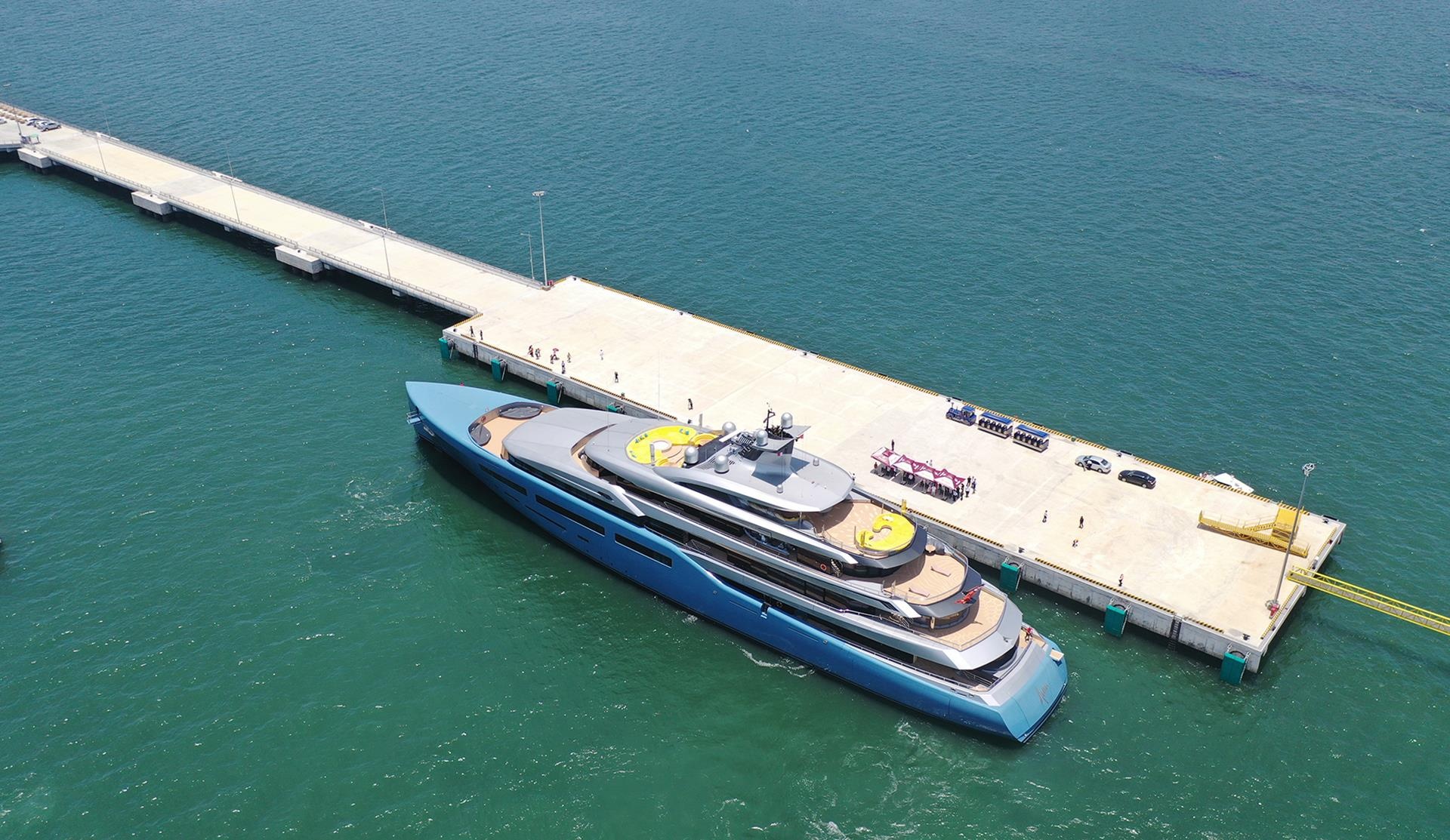 Siêu du thuyền chở tỷ phú Anh đến Hạ Long ảnh 1 Sieu du thuyen cho ty phu Anh den Ha Long anh 1