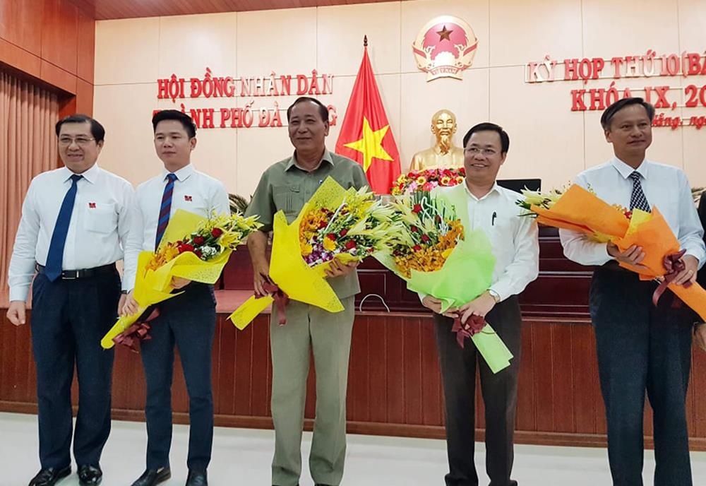 Mien nhiem nhieu chuc danh Uy vien UBND TP Da Nang hinh anh