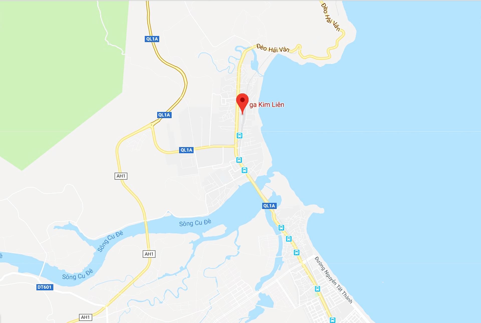 thanh nien nam tren duong ray bi tau tong chet anh 2