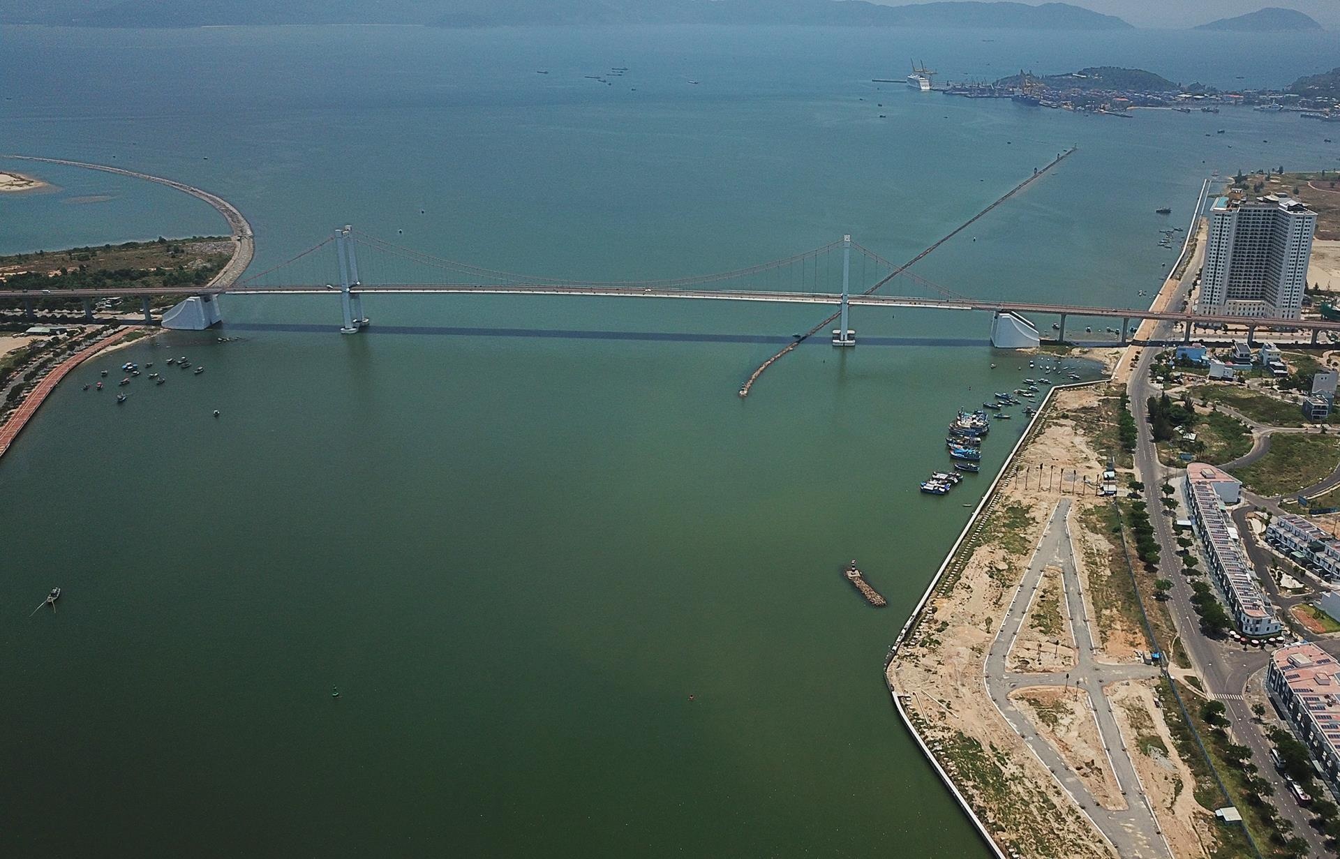 Cha giet con nem xac xuong song Han anh 1