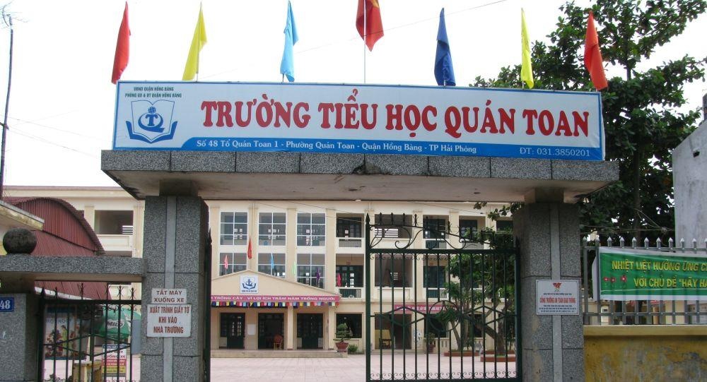 Khien trach hieu truong vu danh hoc sinh anh 1