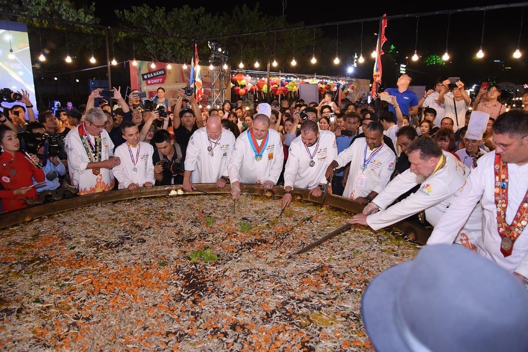 Chiec banh xeo lon nhat Viet Nam anh 1