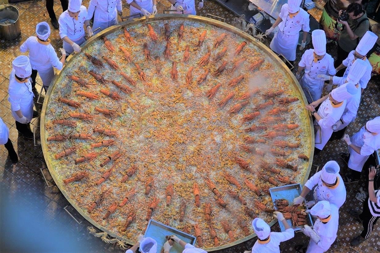 Banh xeo khong lo nang 150 kg, lon nhat Viet Nam hinh anh