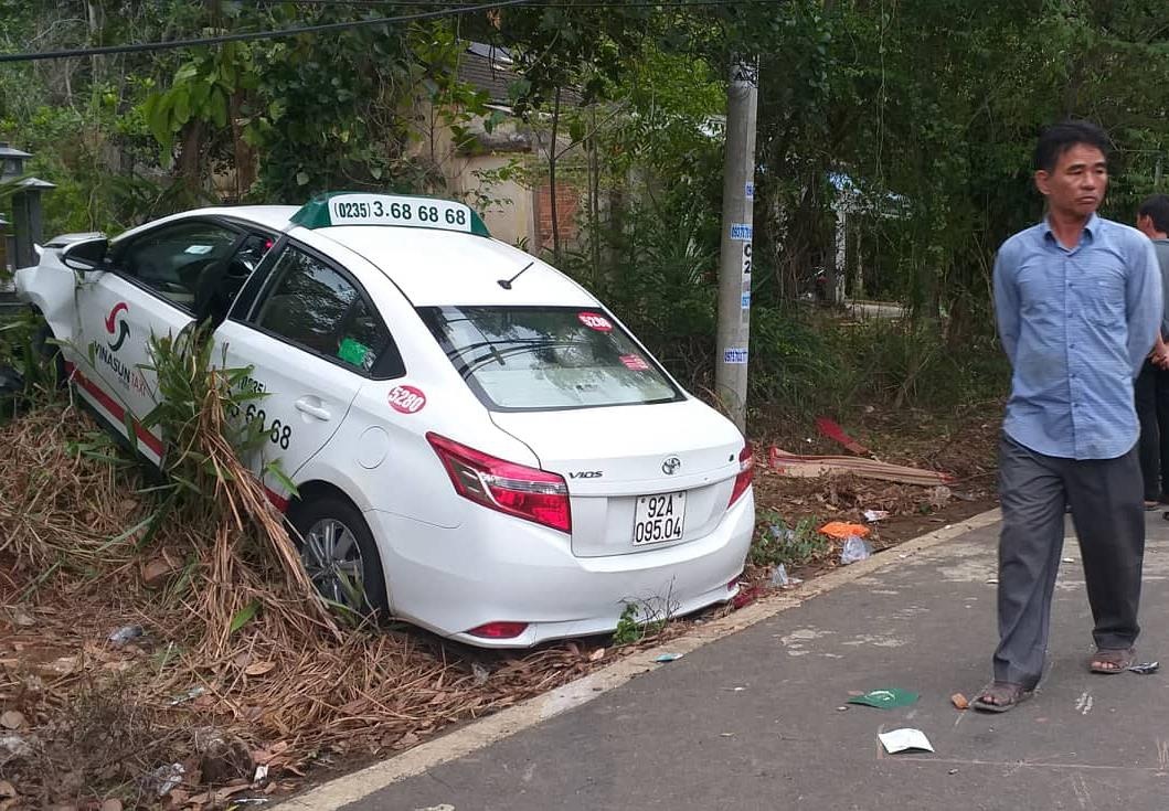 Taxi Vinasun vuot au tong xe may lam 2 ba chau thiet mang hinh anh