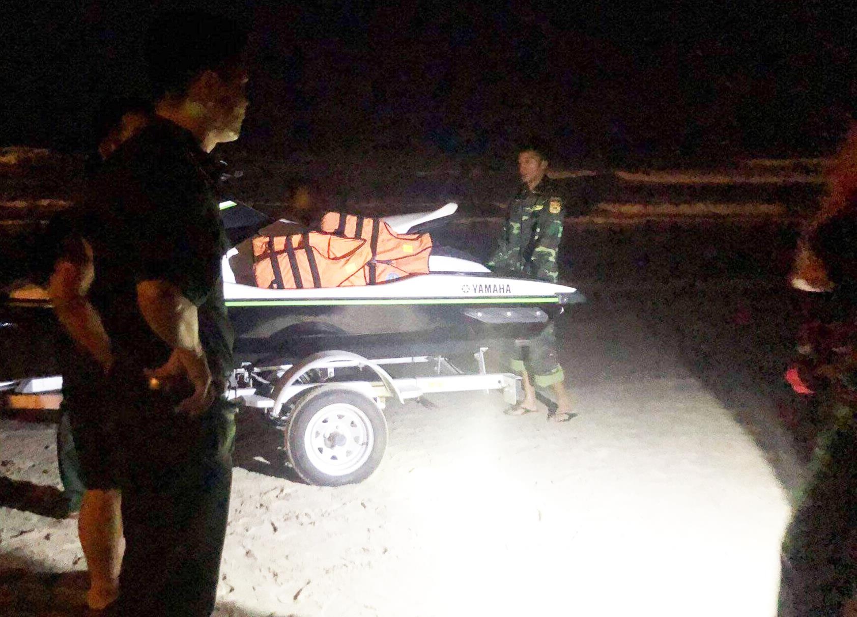 Tim thay thi the mot trong 2 hoc sinh bi song cuon troi o Da Nang hinh anh