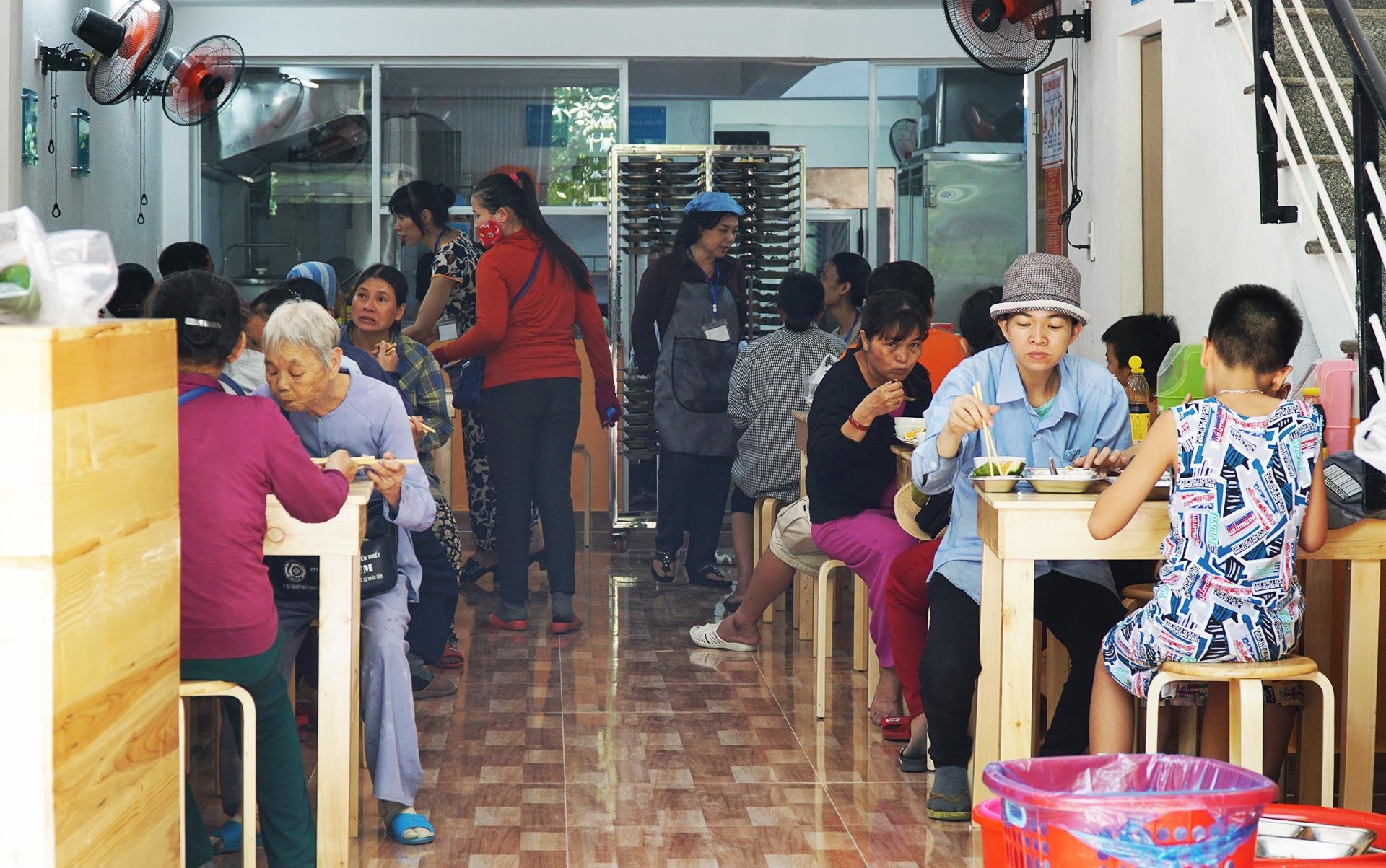 Quan com 2.000 dong o Da Nang anh 2