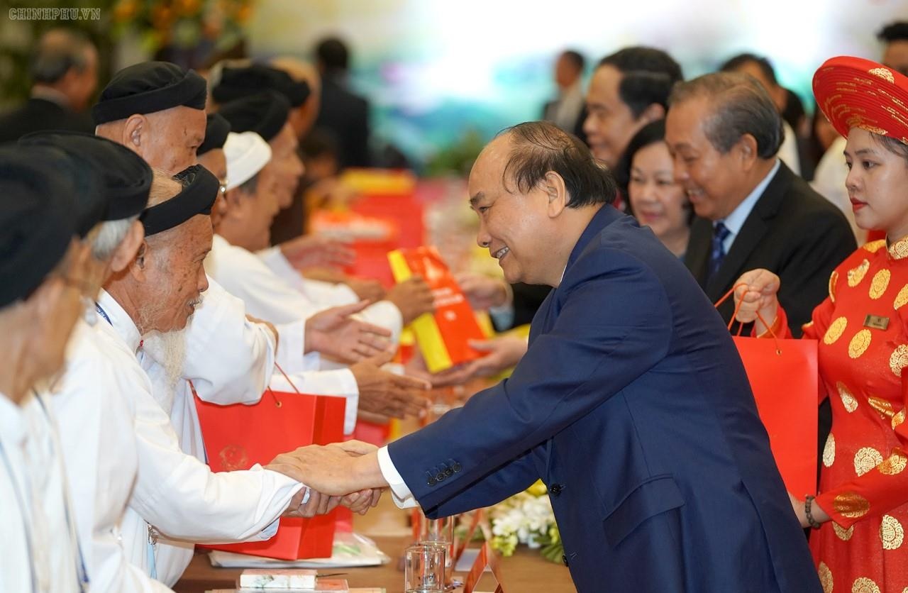 Thu tuong gap mat chuc sac ton giao anh 1