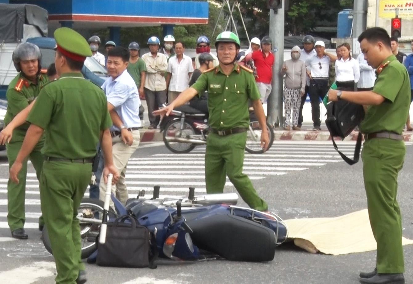 Bi oto tai can qua nguoi, cu ong 74 tuoi tu vong hinh anh