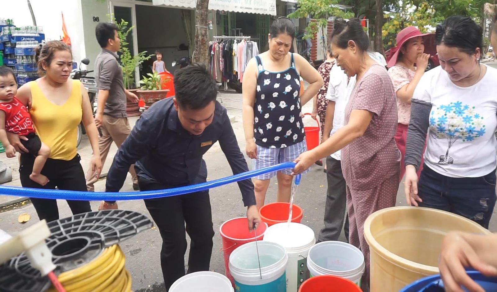 Canh tranh gianh nuoc sinh hoat nhu thoi bao cap o Da Nang hinh anh