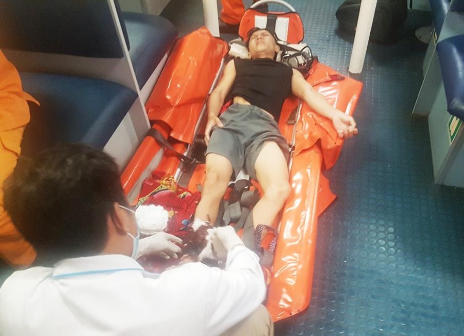 Cuu ngu dan bi dut gan chan o quan dao Hoang Sa hinh anh