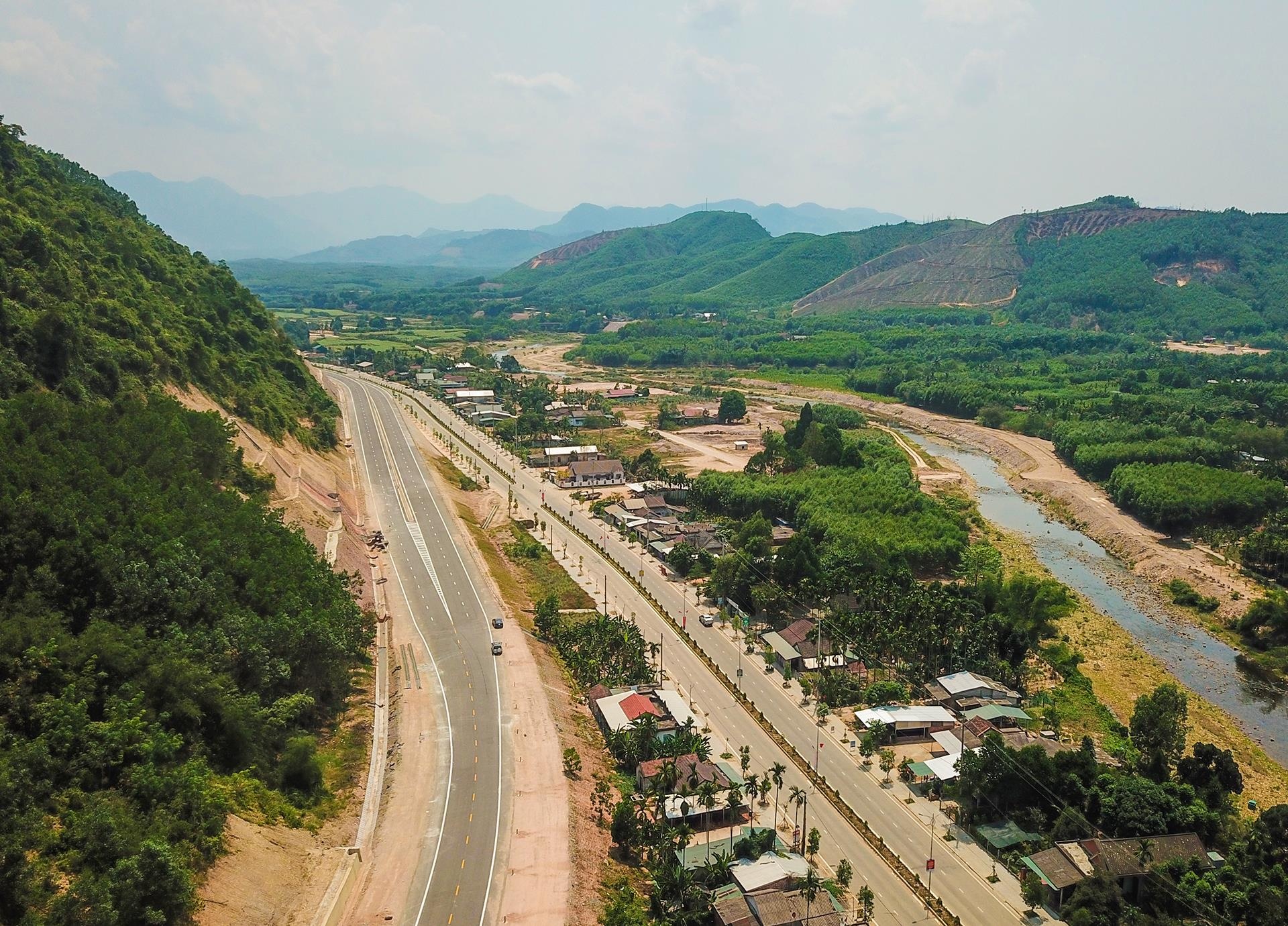 Cao toc La Son - Tuy Loan cham tien do anh 1