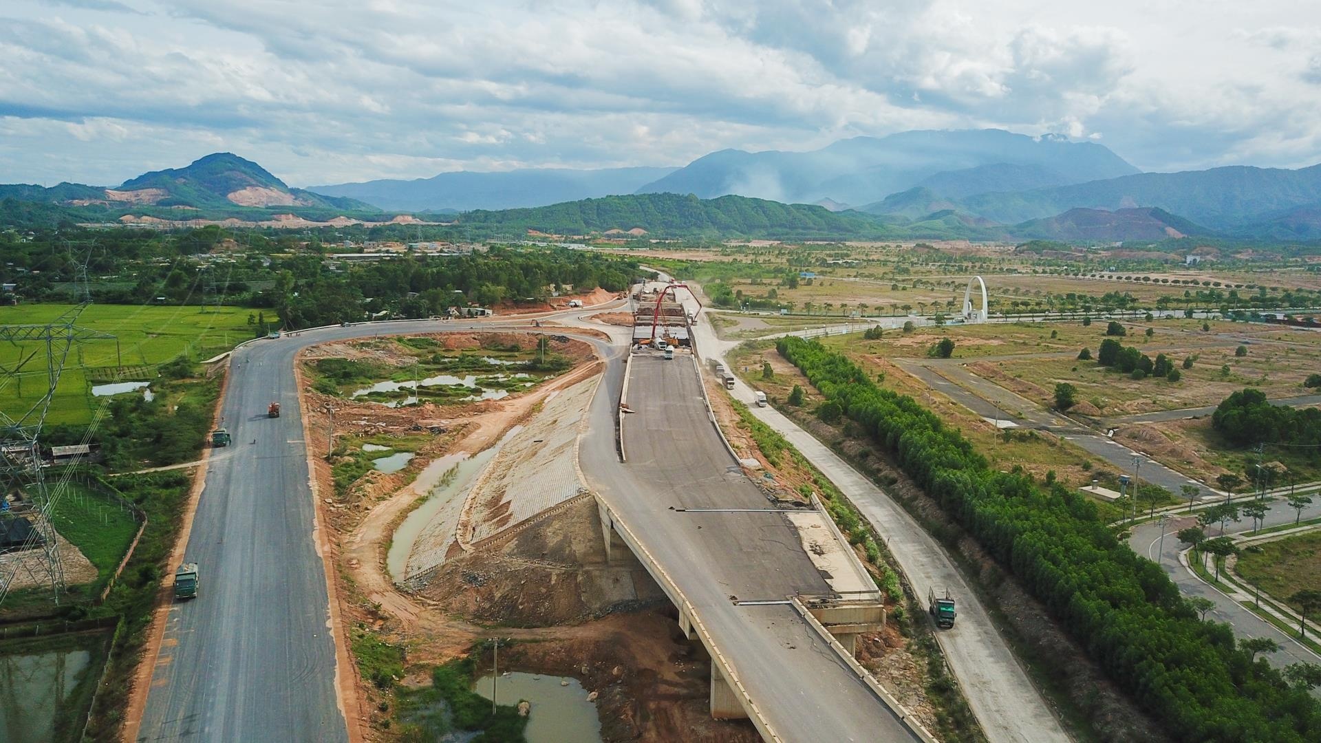 Cao toc La Son - Tuy Loan cham tien do anh 8