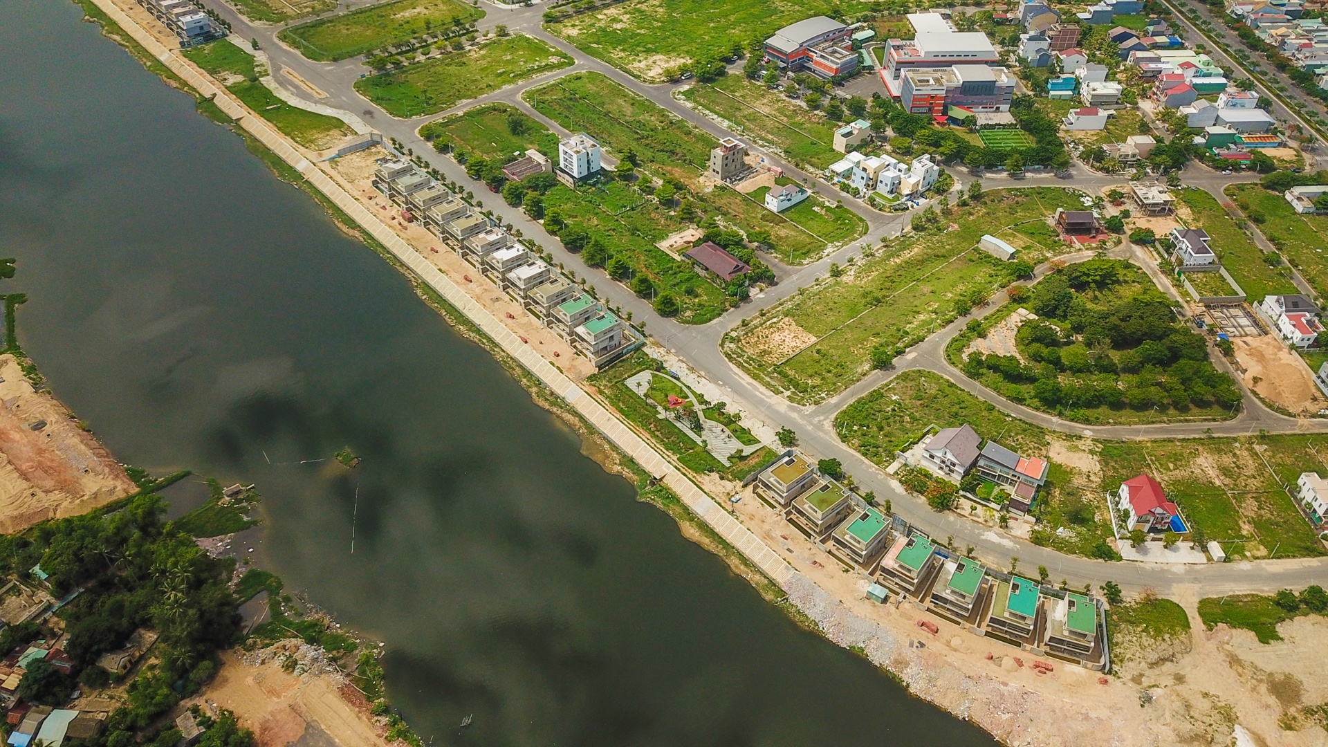 Cong ty Dat Xanh mien Trung xay 36 biet thu trai Luat anh 3