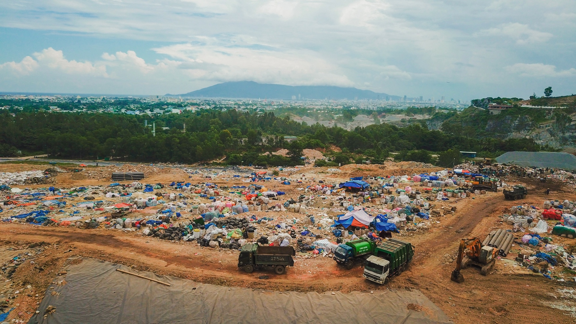 Bai rac lon nhat o Da Nang anh 2