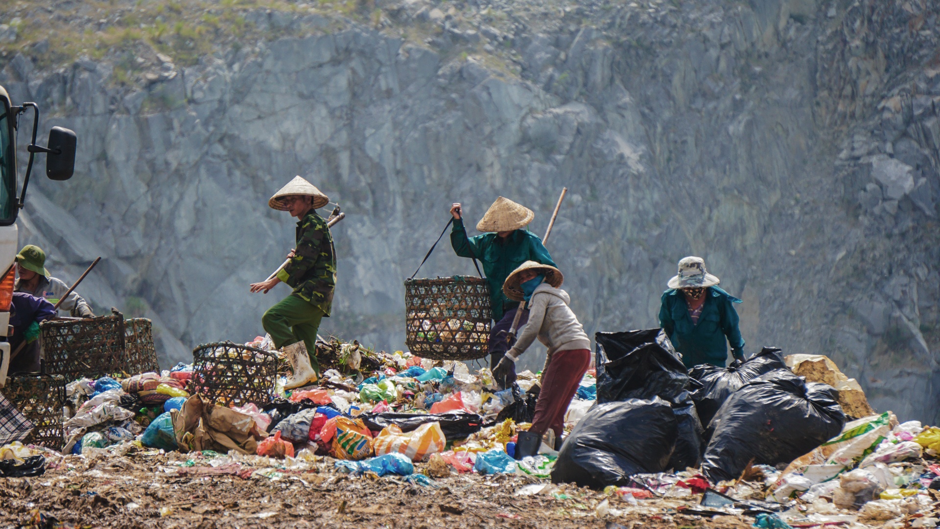 Bai rac lon nhat o Da Nang anh 6