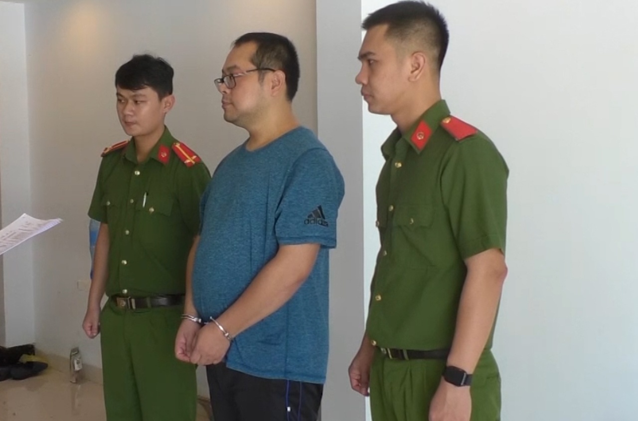 Khởi tố nhóm người Trung Quốc diễn sex ảnh 1 Khoi to nhom nguoi Trung Quoc dien sex anh 1