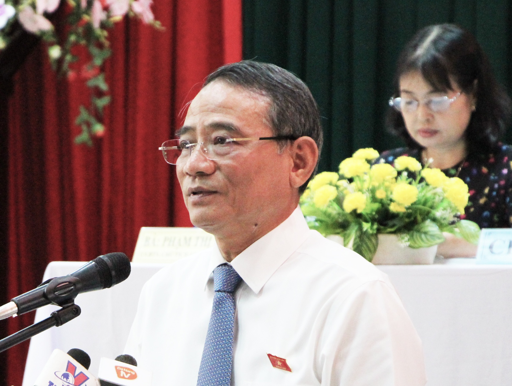 Nhung can bo lien quan den Vu nhom anh 1