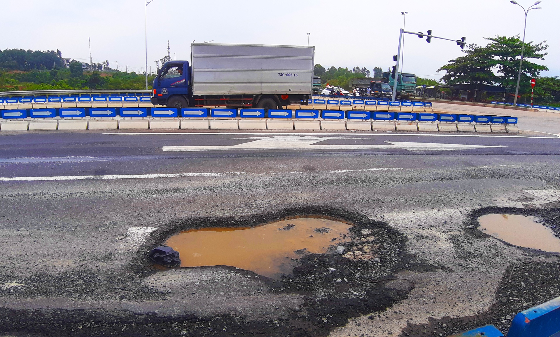 'O trau' xuat hien tro lai o cao toc Da Nang - Quang Ngai hinh anh