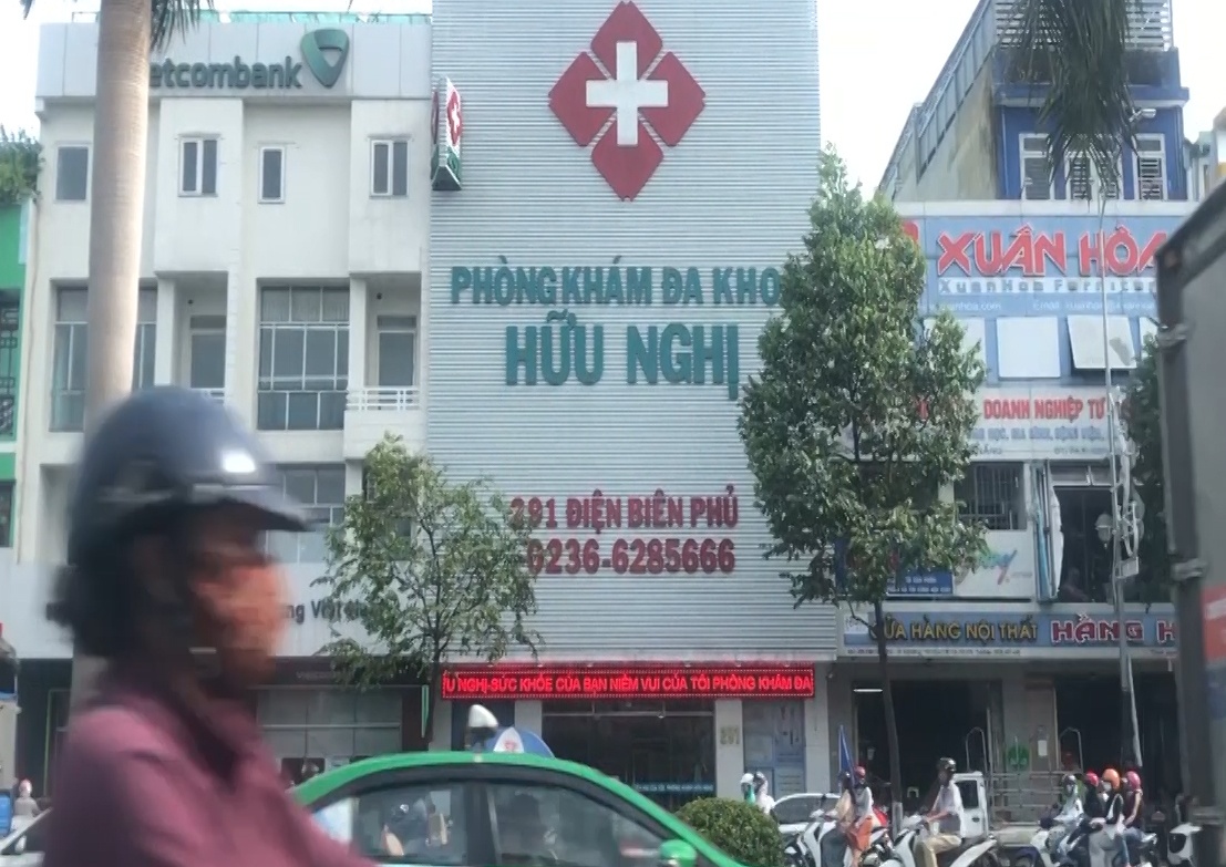 Phat 140 trieu, tuoc giay phep phong kham co bac si Trung Quoc hinh anh