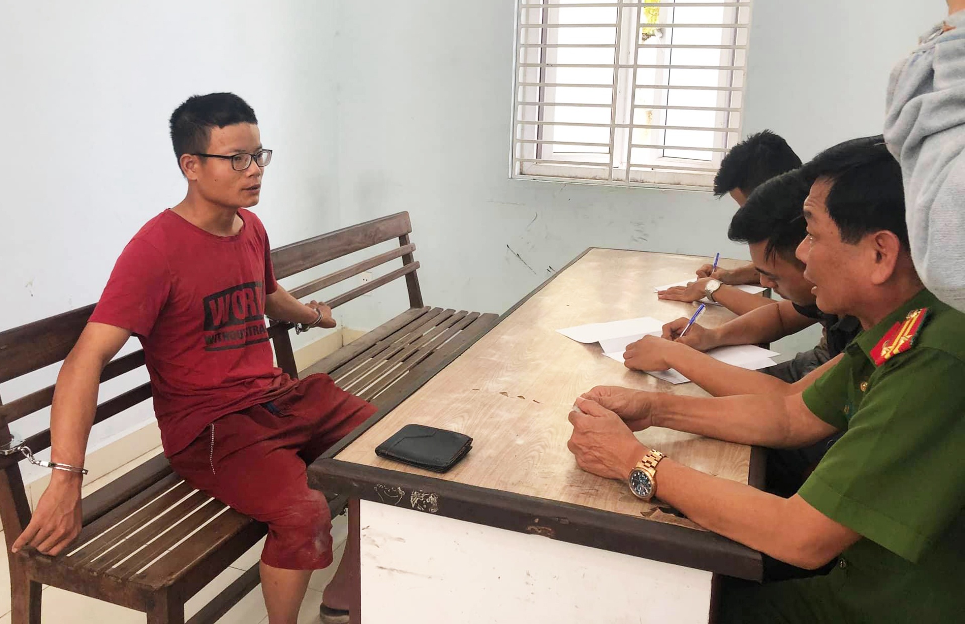 Sát hại nhân viên cắt tóc ảnh 1 Sat hai nhan vien cat toc anh 1