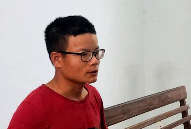 Dan vay bat nghi pham dam 2 phu nu trong tiem cat toc hinh anh