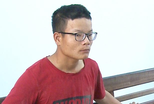 Khoi to ga trai quyt tien mua dam, dam trong thuong nhan vien cat toc hinh anh